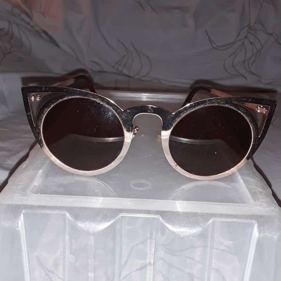 eye shaped sunglasses